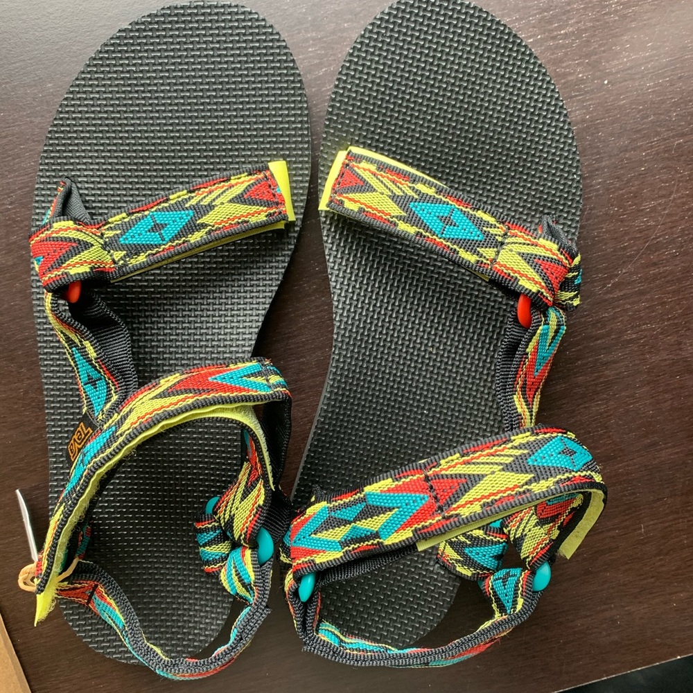 NWT size 7 Teva women’s original universal sandals